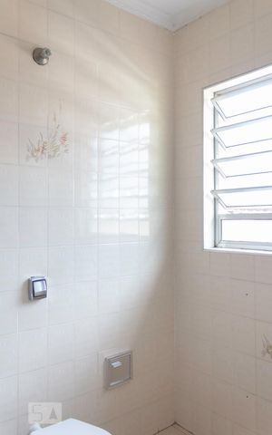 Casa à venda com 250m², 3 quartos e 7 vagasBanheiro do Quarto 2