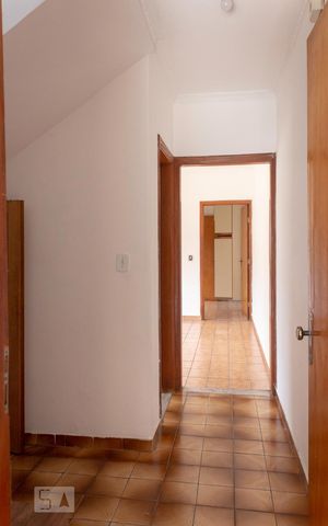 Casa à venda com 250m², 3 quartos e 7 vagasCorredor