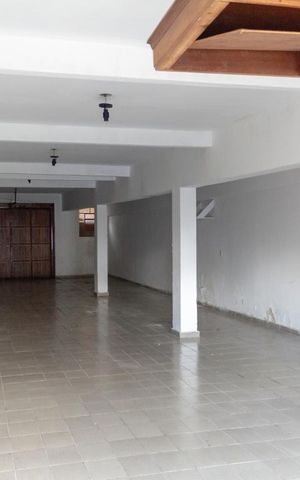 Casa à venda com 250m², 3 quartos e 7 vagasGaragem