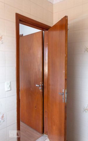 Casa à venda com 250m², 3 quartos e 7 vagasBanheiro do Quarto 2