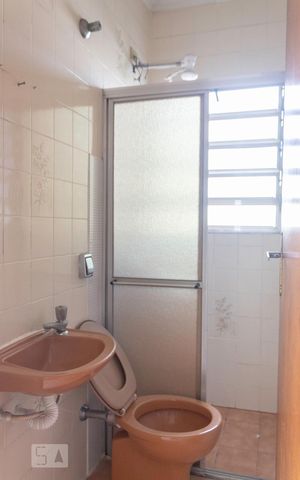 Casa à venda com 250m², 3 quartos e 7 vagasBanheiro de Serviço