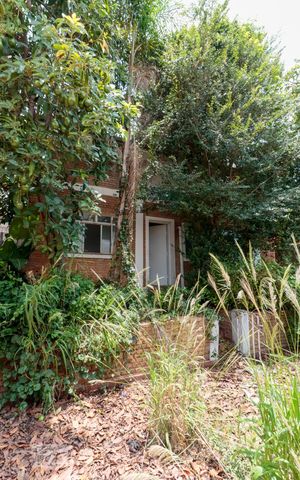 Casa à venda com 450m², 5 quartos e 1 vaga Casa à venda com 450m², 5 quartos e 1 vagaCasa fundos