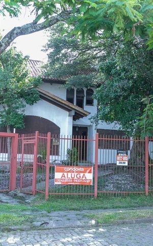 Casa à venda com 320m², 5 quartos e 6 vagas Casa à venda com 320m², 5 quartos e 6 vagasFachada