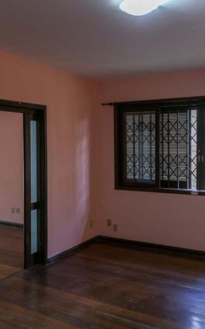 Casa à venda com 320m², 5 quartos e 6 vagas Casa à venda com 320m², 5 quartos e 6 vagasSala de Estar