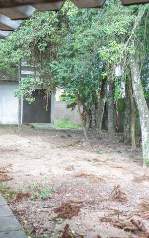 Casa à venda com 320m², 5 quartos e 6 vagas Casa à venda com 320m², 5 quartos e 6 vagasQuintal