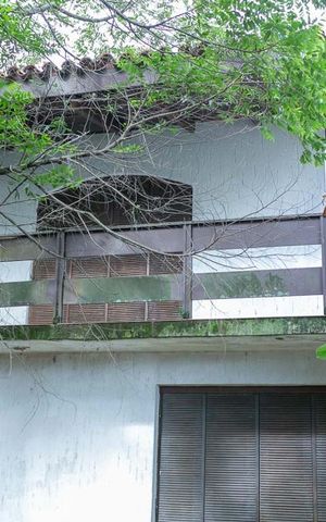 Casa à venda com 320m², 5 quartos e 6 vagas Casa à venda com 320m², 5 quartos e 6 vagasSacada