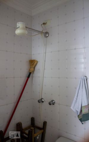 Casa à venda com 200m², 3 quartos e 3 vagas Casa à venda com 200m², 3 quartos e 3 vagasBanheiro de Serviço