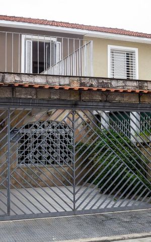 Casa para alugar com 130m², 2 quartos e 2 vagasFachada