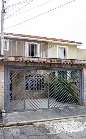 Casa para alugar com 130m², 2 quartos e 2 vagasFachada