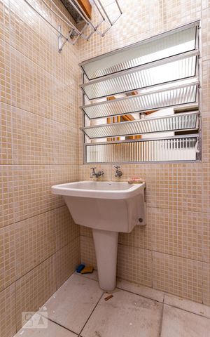 Casa à venda com 200m², 3 quartos e 2 vagas Casa à venda com 200m², 3 quartos e 2 vagasÁrea de Serviço