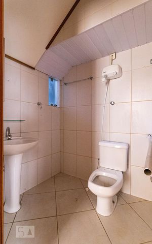 Casa à venda com 200m², 3 quartos e 2 vagas Casa à venda com 200m², 3 quartos e 2 vagasLavabo