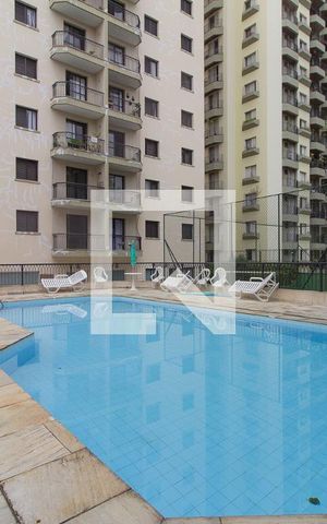 Apartamento à venda com 281m², 3 quartos e 3 vagas Apartamento à venda com 281m², 3 quartos e 3 vagasÁrea comum - Piscina