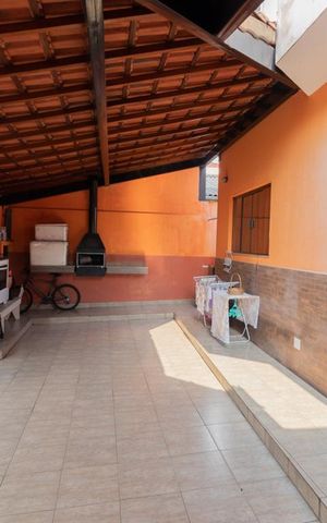 Casa à venda com 110m², 3 quartos e 2 vagasGaragem