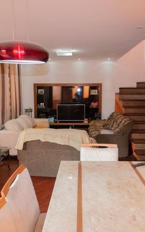 Casa à venda com 110m², 3 quartos e 2 vagasSala