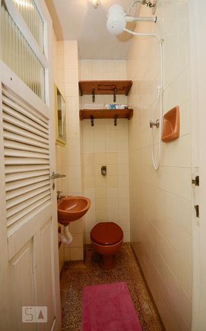 Apartamento à venda com 222m², 4 quartos e 2 vagas Apartamento à venda com 222m², 4 quartos e 2 vagasBanheiro de Serviço