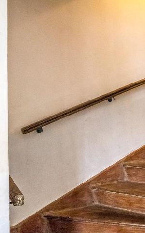Apartamento à venda com 180m², 4 quartos e 1 vagaEscada para o  piso superior