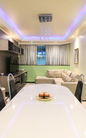 Casa à venda com 600m², 4 quartos e 5 vagas Casa à venda com 600m², 4 quartos e 5 vagasSala