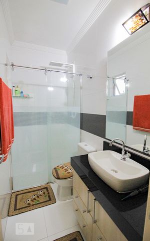 Casa à venda com 600m², 4 quartos e 5 vagas Casa à venda com 600m², 4 quartos e 5 vagassuite Quarto 1