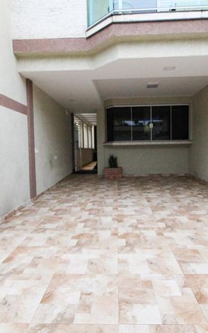 Casa à venda com 600m², 4 quartos e 5 vagas Casa à venda com 600m², 4 quartos e 5 vagasGaragem