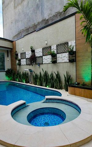 Casa à venda com 600m², 4 quartos e 5 vagas Casa à venda com 600m², 4 quartos e 5 vagasPiscina