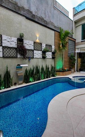 Casa à venda com 600m², 4 quartos e 5 vagas Casa à venda com 600m², 4 quartos e 5 vagasÁrea comum - Piscina