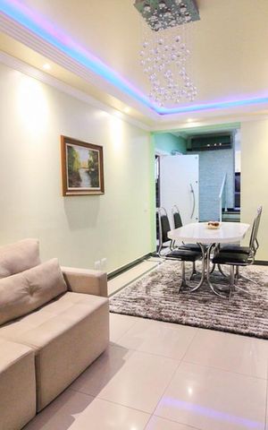 Casa à venda com 600m², 4 quartos e 5 vagas Casa à venda com 600m², 4 quartos e 5 vagasSala