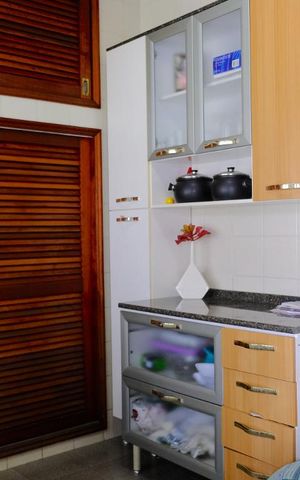 Casa à venda com 159m², 3 quartos e 4 vagasCopa