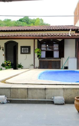 Casa à venda com 159m², 3 quartos e 4 vagasPiscina