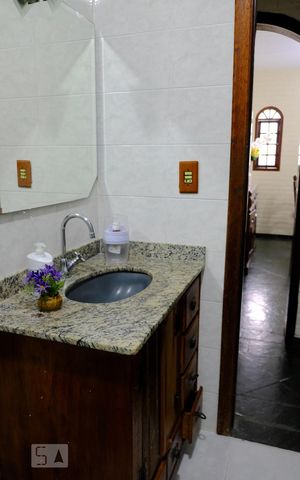 Casa à venda com 159m², 3 quartos e 4 vagasBanheiro social