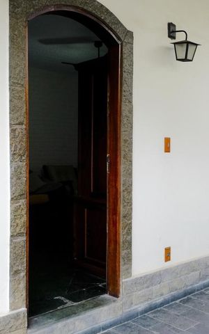 Casa à venda com 159m², 3 quartos e 4 vagasÁrea externa - porta de entrada