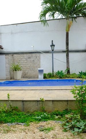 Casa à venda com 159m², 3 quartos e 4 vagasPiscina