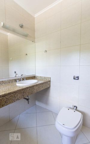 Casa para alugar com 249m², 4 quartos e 3 vagas Casa para alugar com 249m², 4 quartos e 3 vagasBanheiro