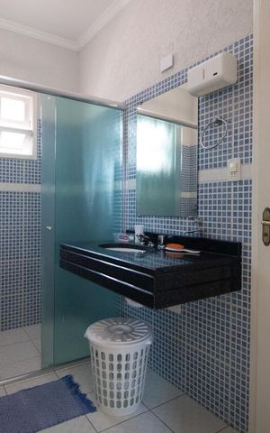 Casa à venda com 390m², 6 quartos e 4 vagas Casa à venda com 390m², 6 quartos e 4 vagasBanheiro do quarto 5 e 6