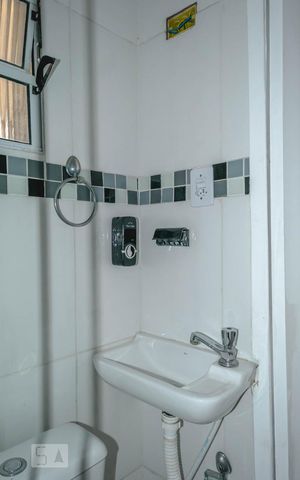 Casa de condomínio à venda com 76m², 2 quartos e 1 vaga Casa de condomínio à venda com 76m², 2 quartos e 1 vagaBanheiro 1