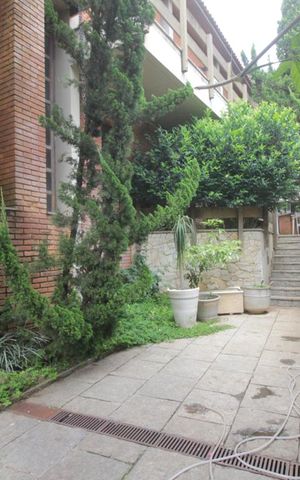 Casa à venda com 500m², 5 quartos e 7 vagasCorredor externo