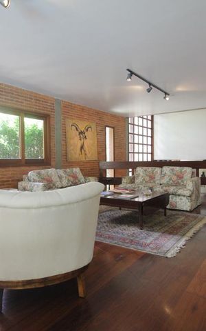 Casa à venda com 500m², 5 quartos e 7 vagasSala