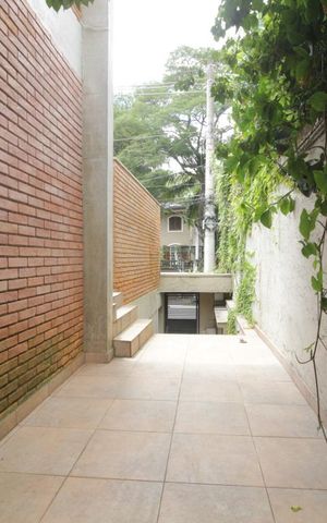 Casa à venda com 500m², 5 quartos e 7 vagasCorredor externo