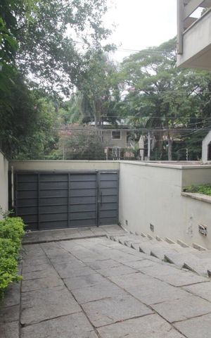 Casa à venda com 500m², 5 quartos e 7 vagasCorredor externo