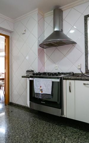 Apartamento à venda com 280m², 4 quartos e 4 vagas Apartamento à venda com 280m², 4 quartos e 4 vagasCozinha