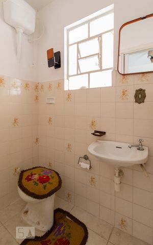 Casa à venda com 220m², 3 quartos e 3 vagas Casa à venda com 220m², 3 quartos e 3 vagasBanheiro de Serviço