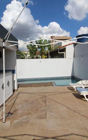 Casa à venda com 380m², 3 quartos e 2 vagasÁrea da piscina