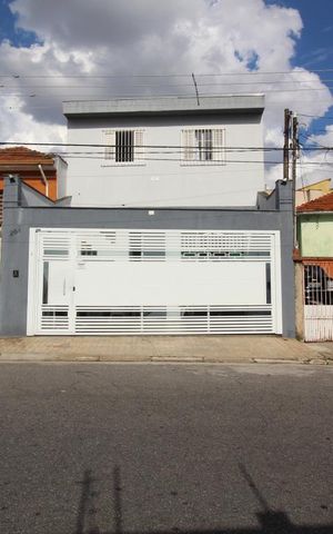 Casa à venda com 380m², 3 quartos e 2 vagasFachada