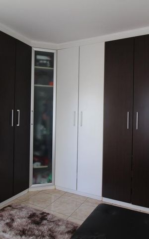Casa à venda com 380m², 3 quartos e 2 vagasSuite 1 armários