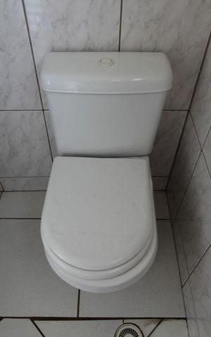 Casa à venda com 380m², 3 quartos e 2 vagasBanheiro da piscina