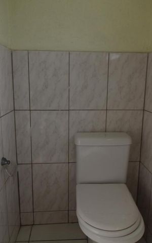 Casa à venda com 380m², 3 quartos e 2 vagasBanheiro da piscina