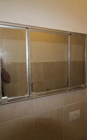 Casa à venda com 380m², 3 quartos e 2 vagasBanheiro salão de festa espelho