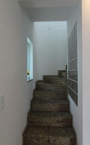 Casa à venda com 380m², 3 quartos e 2 vagasAcesso p/ os quartos