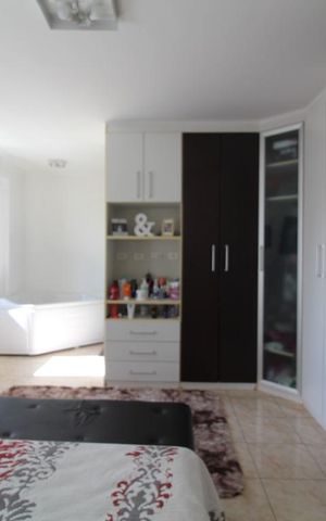Casa à venda com 380m², 3 quartos e 2 vagasSuite 1 armários