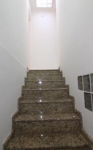 Casa à venda com 380m², 3 quartos e 2 vagasAcesso p/ os quartos