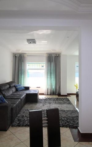 Casa à venda com 380m², 3 quartos e 2 vagasSala jantar